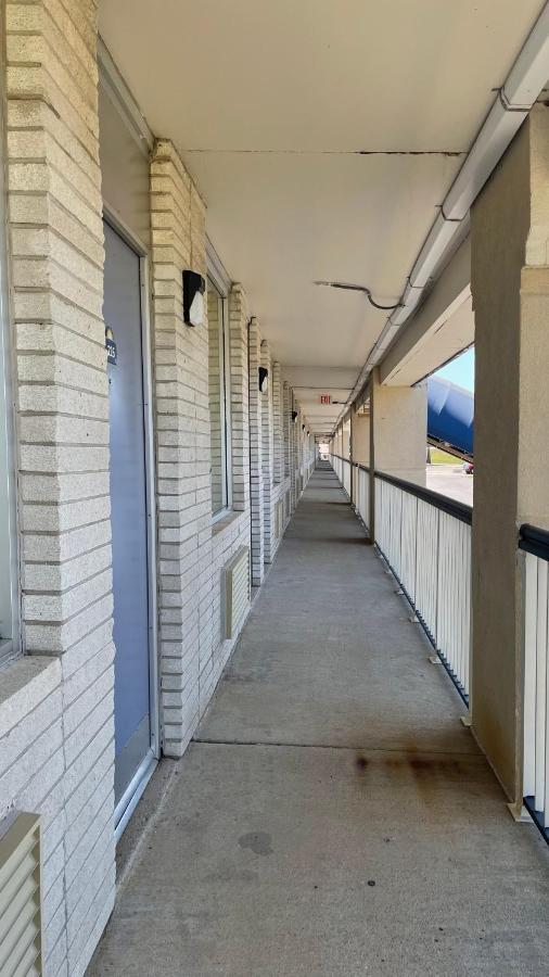 Days Inn By Wyndham Salina South Exterior foto