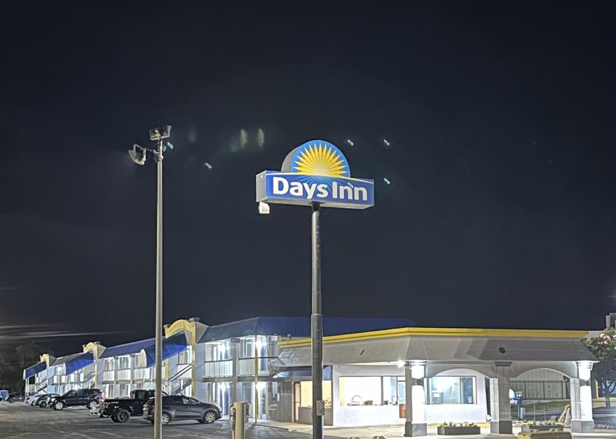 Days Inn By Wyndham Salina South Exterior foto
